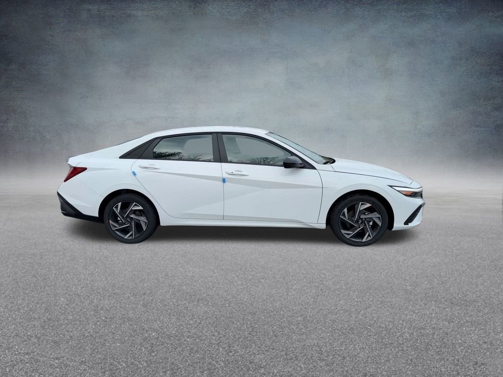 Used 2025 Hyundai Elantra SEL image 25