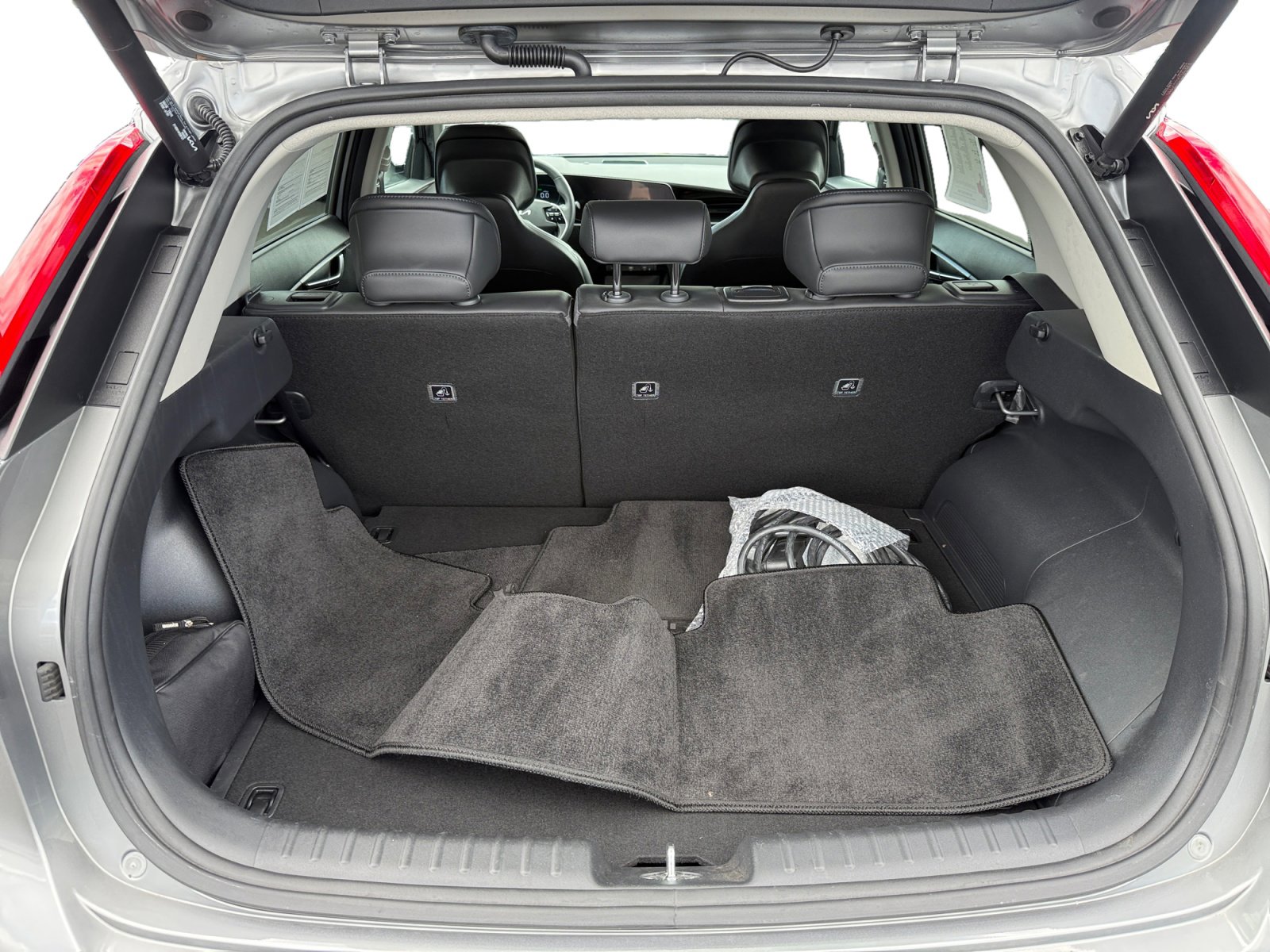 Used 2023 Kia Niro SX Touring image 17