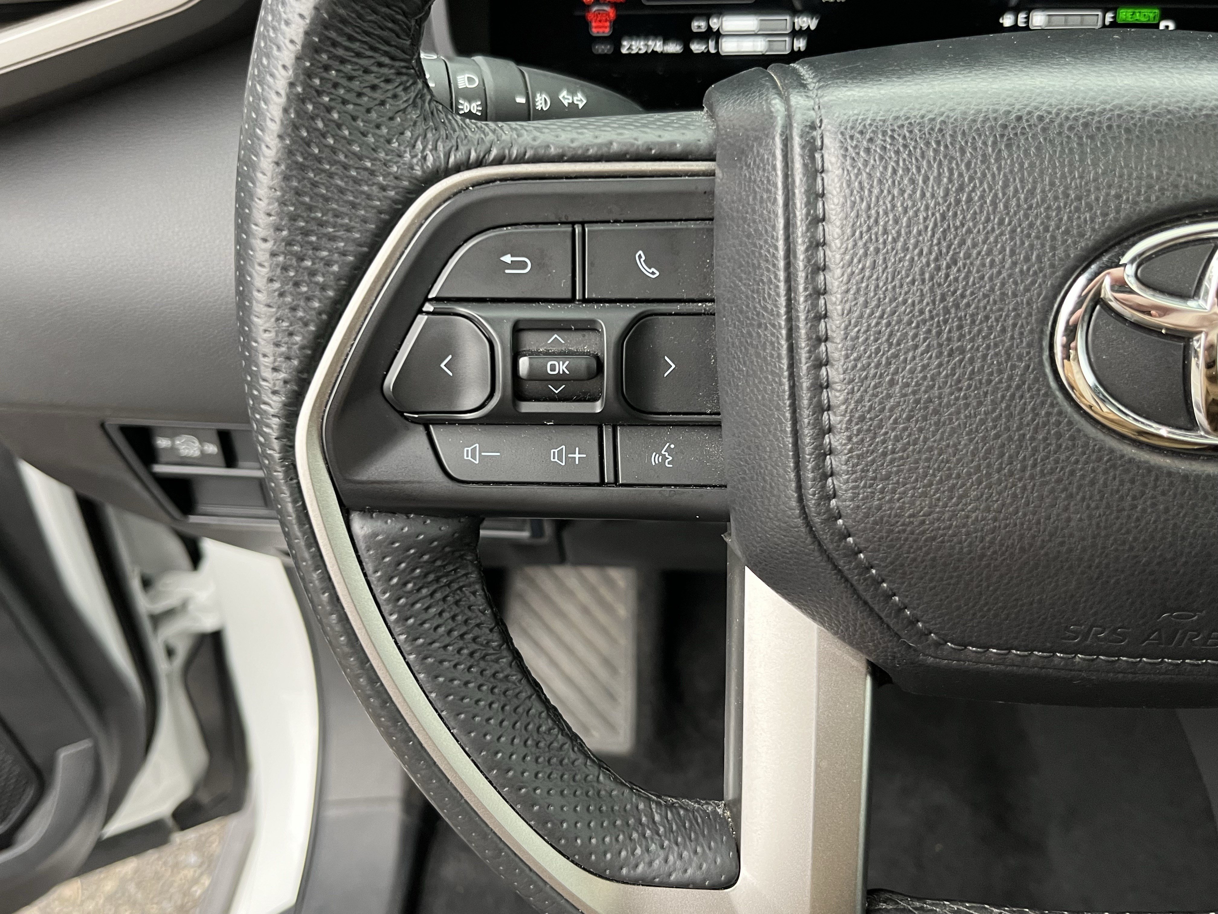Certified 2025 Toyota Sequoia SR5 AWD/4WD image 24