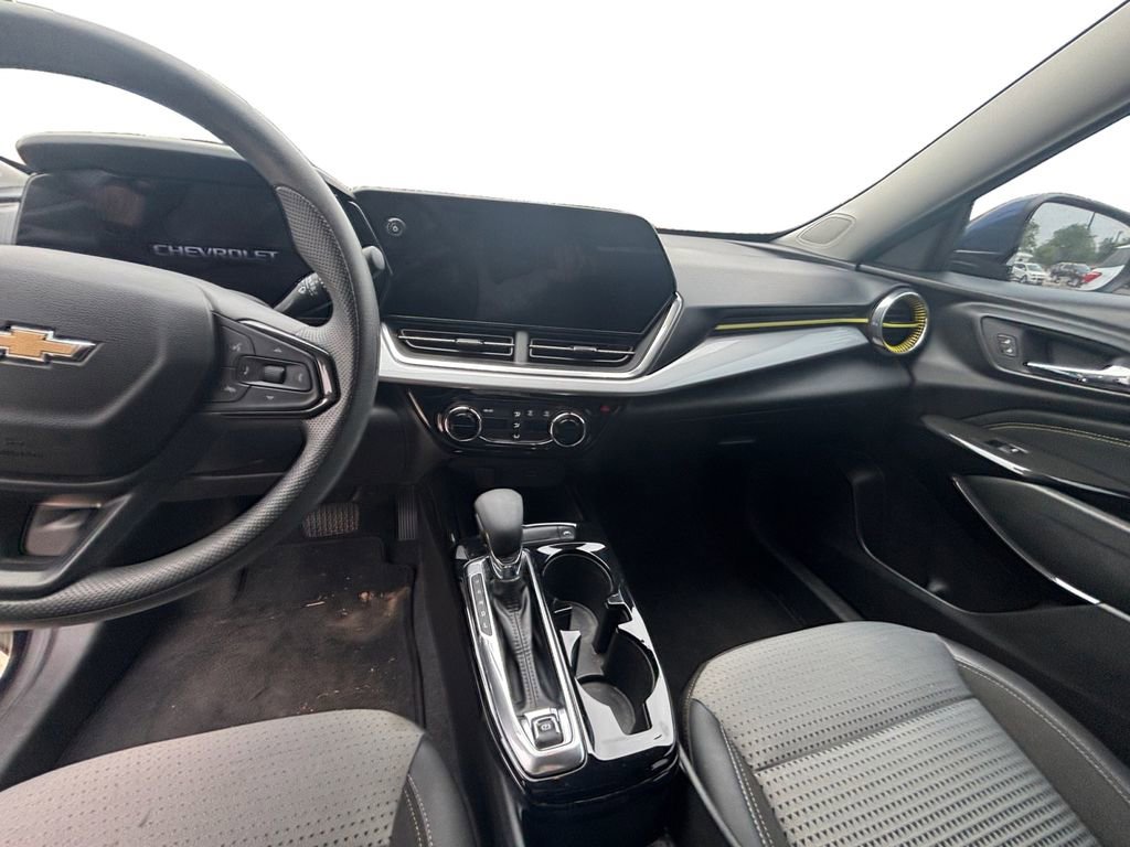 Used 2024 Chevrolet Trax LT FWD image 11