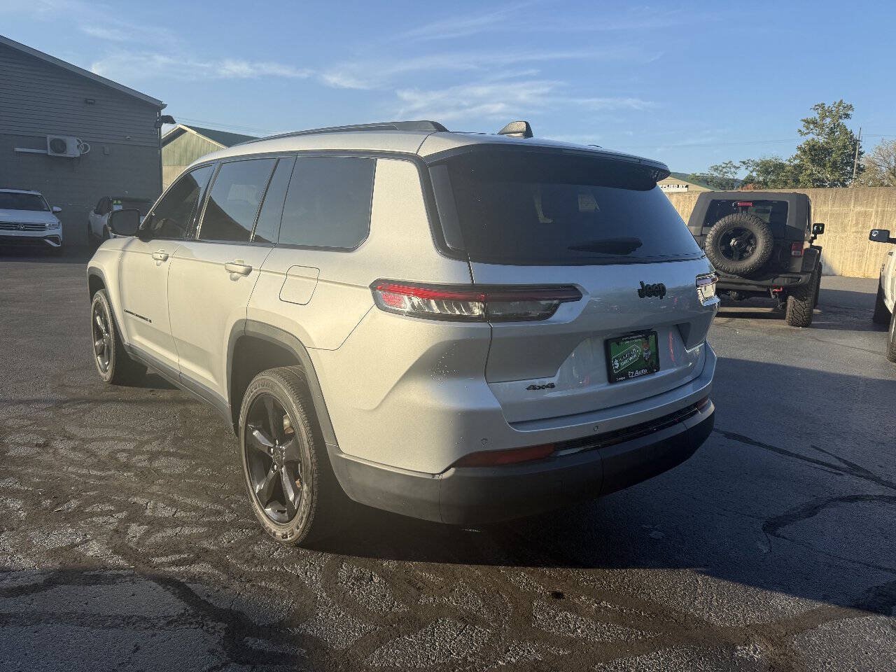 Used 2023 Jeep Grand Cherokee L Laredo AWD/4WD image 6