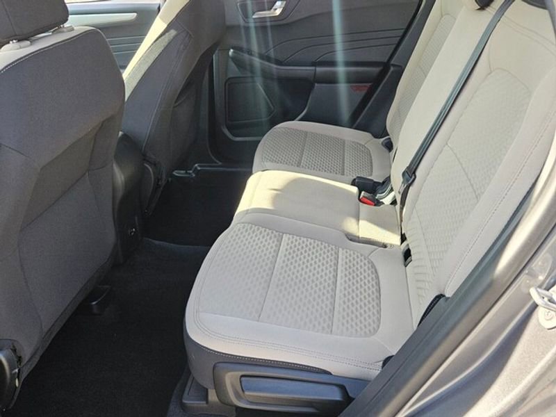 Used 2021 Ford Escape SE image 8