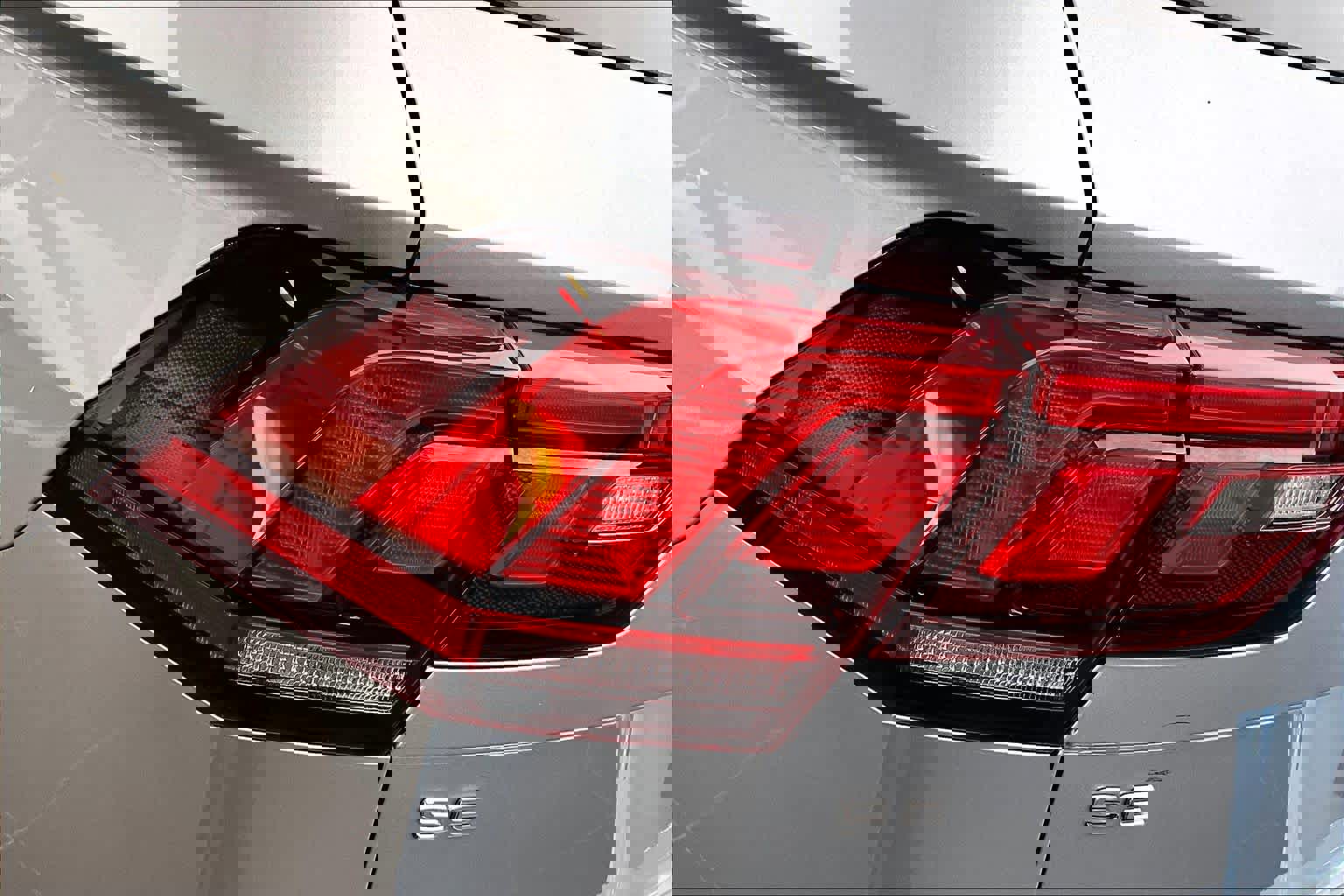 Used 2023 Volkswagen Tiguan SE R-Line image 27