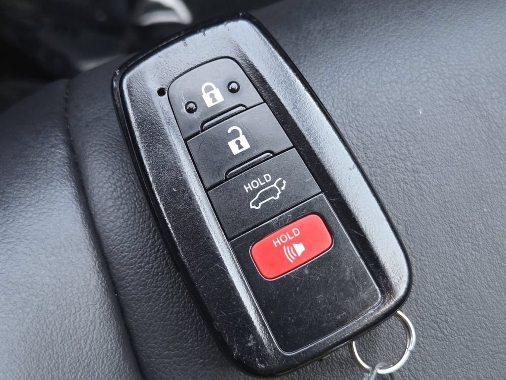 Used 2022 Toyota RAV4 XSE AWD/4WD image 38