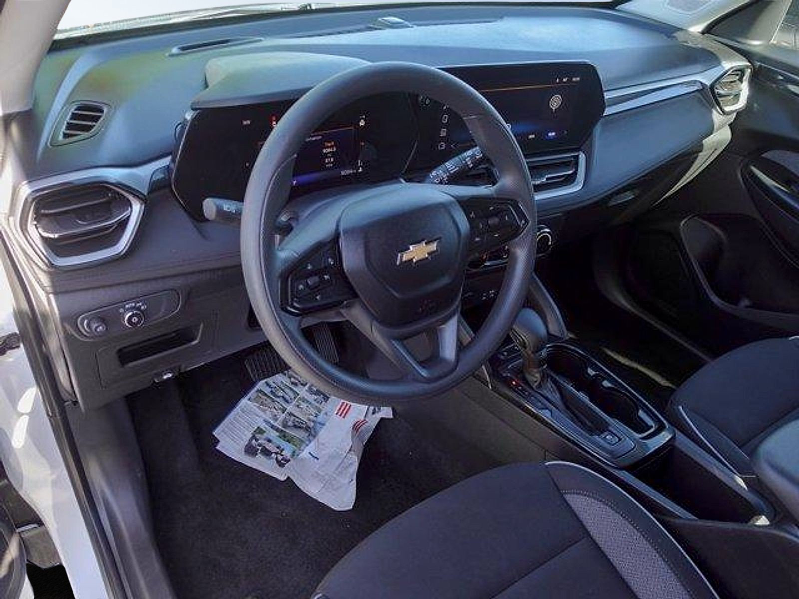 Used 2025 Chevrolet TrailBlazer LS w/ LS Convenience Package FWD image 9