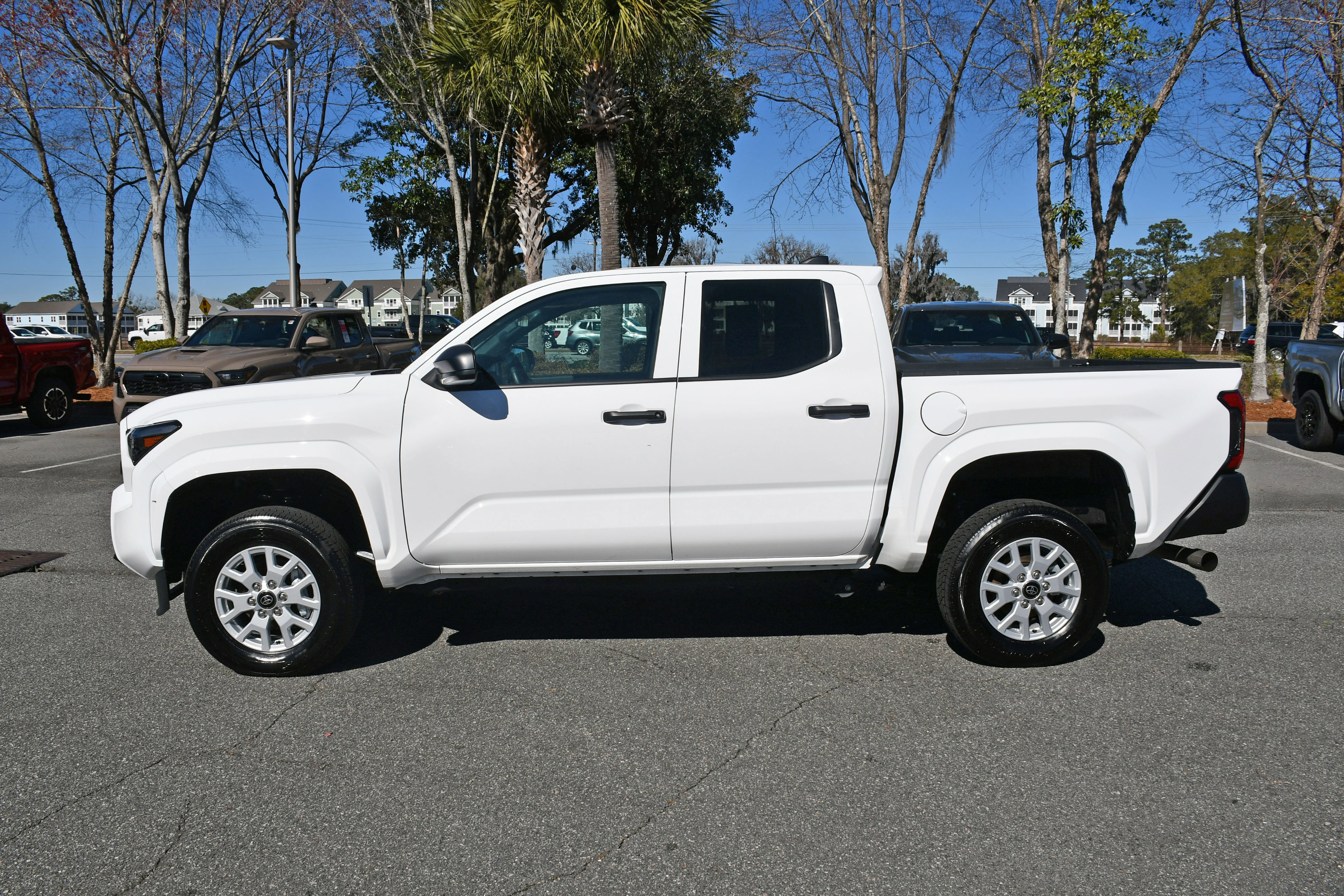 Certified 2025 Toyota Tacoma SR AWD/4WD image 2