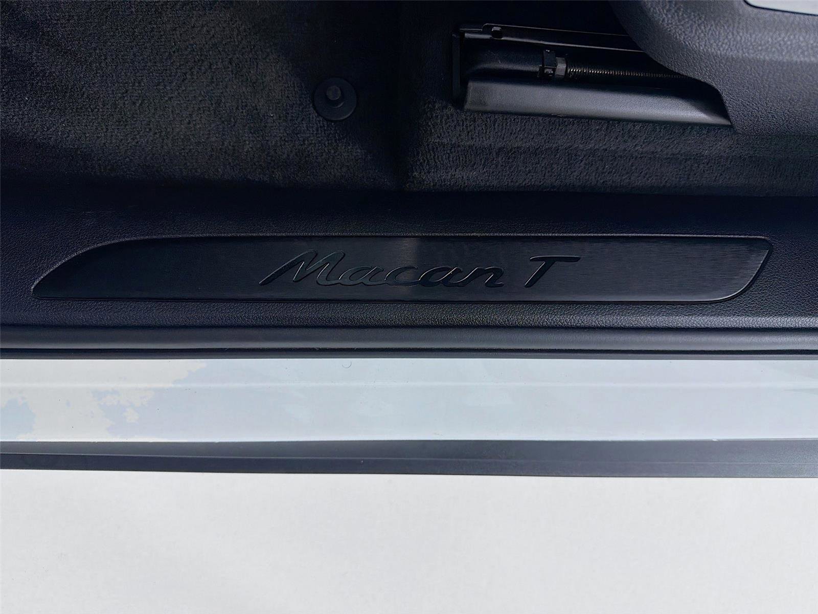 Used 2023 Porsche Macan Turbo AWD/4WD image 10