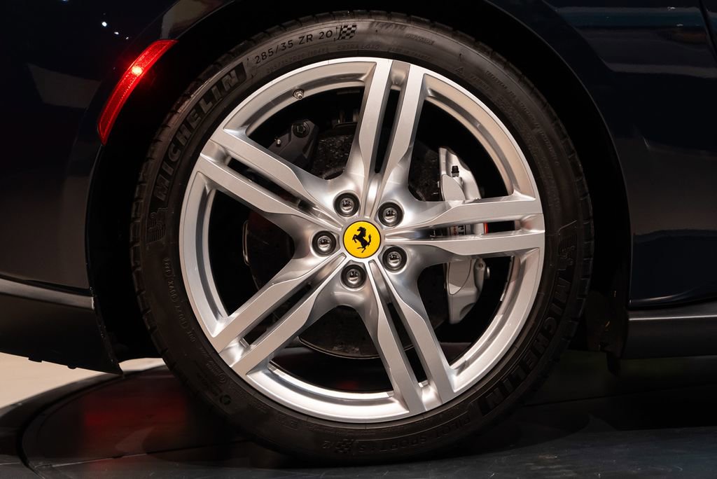Used 2020 Ferrari Portofino image 15