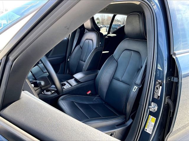 Used 2021 Volvo XC40 T5 Momentum w/ Premium Package image 10