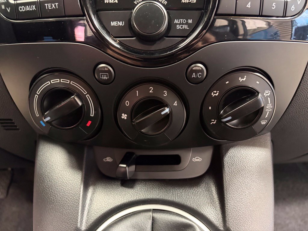 Used 2011 MAZDA MAZDA2 FWD image 15