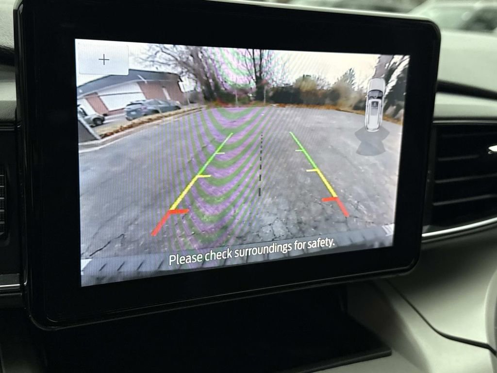 Used 2023 Ford Explorer XLT w/ Equipment Group 202A image 4