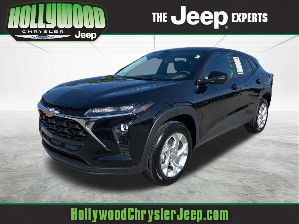 Used 2025 Chevrolet Trax LS w/ LS Convenience Package FWD image 1