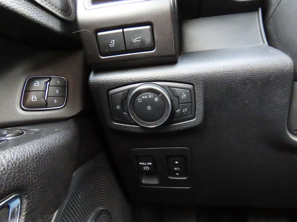 Used 2018 Ford Expedition Limited image 40