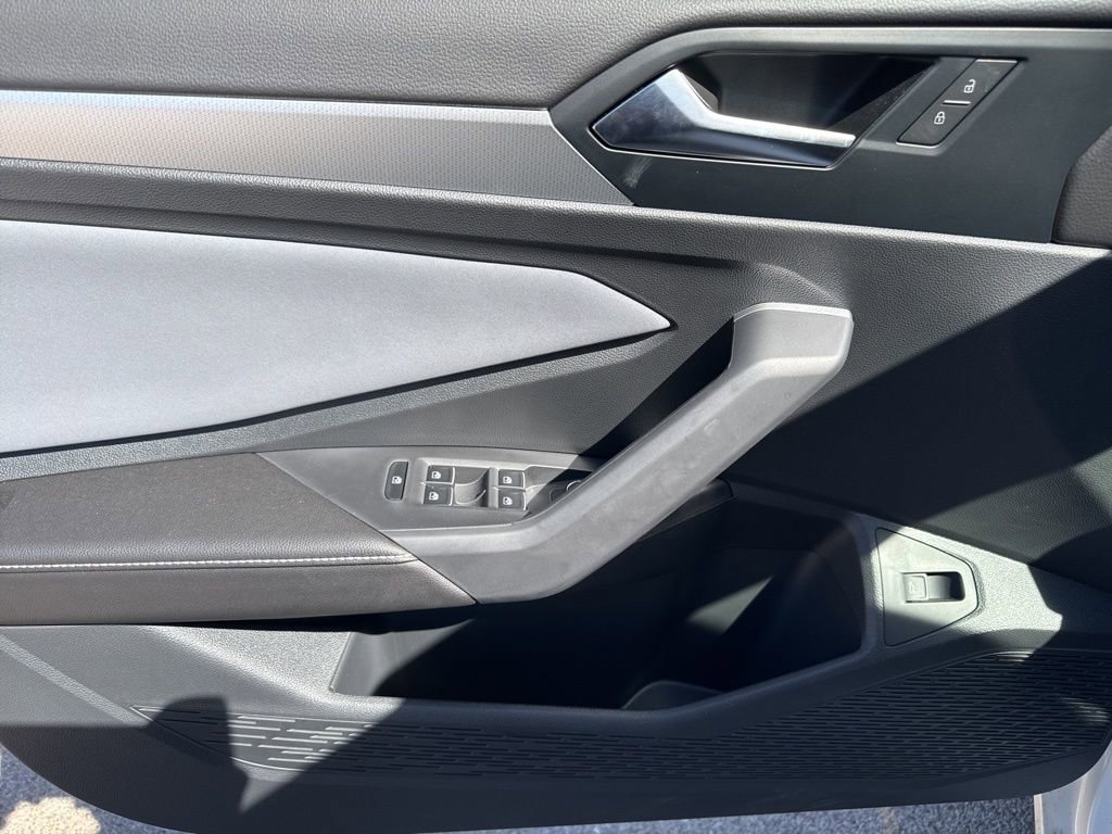 New 2025 Volkswagen Jetta SE image 14