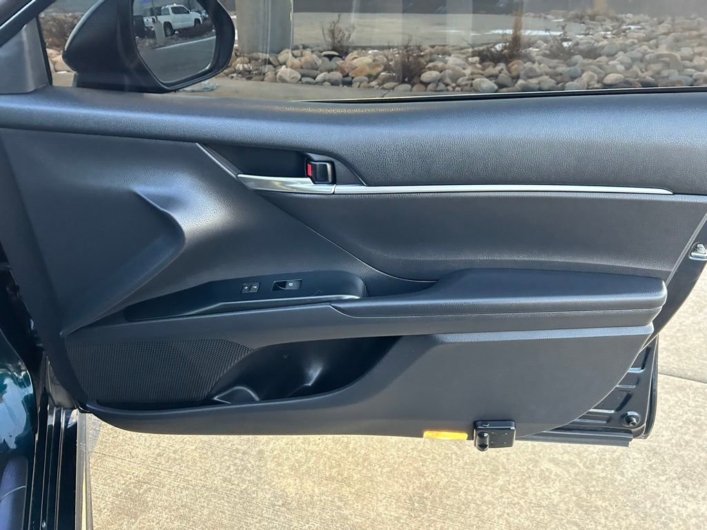 Used 2019 Toyota Camry SE image 30