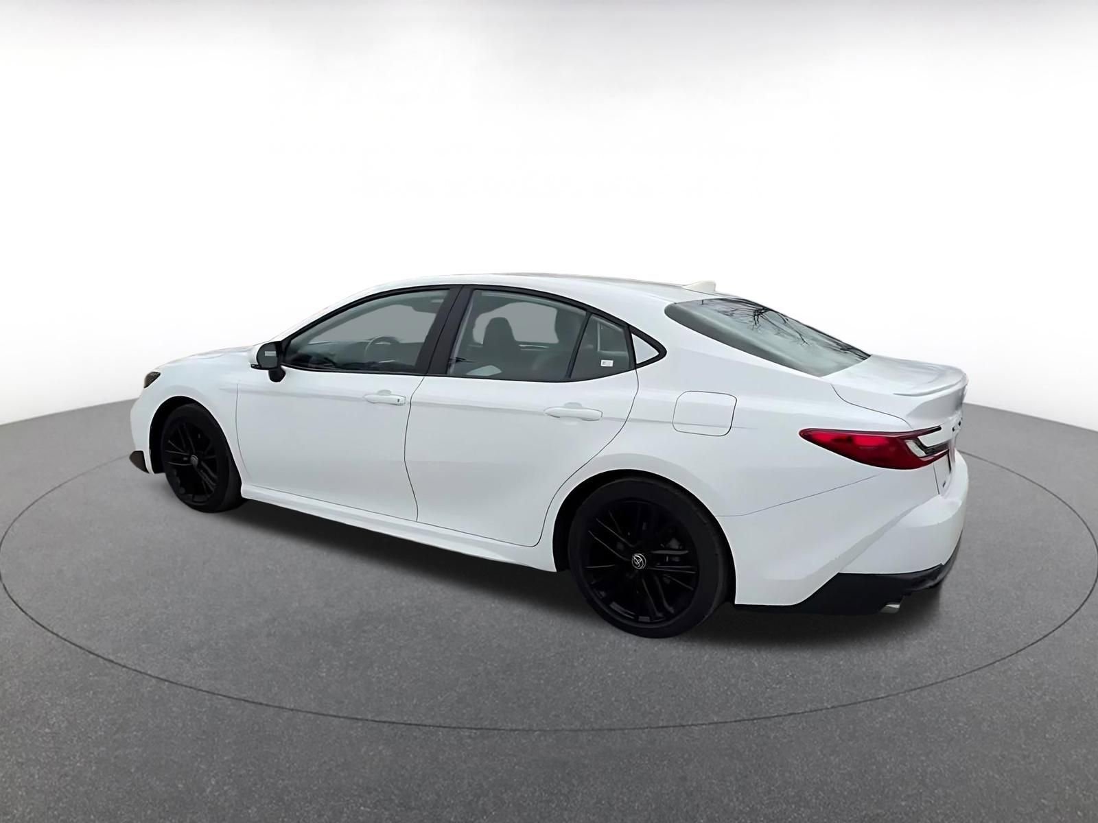 Used 2025 Toyota Camry SE FWD image 10