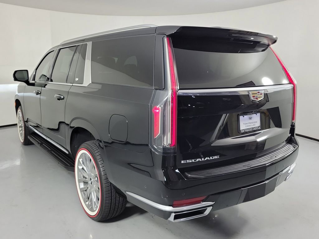 Used 2023 Cadillac Escalade ESV Premium Luxury AWD/4WD image 4