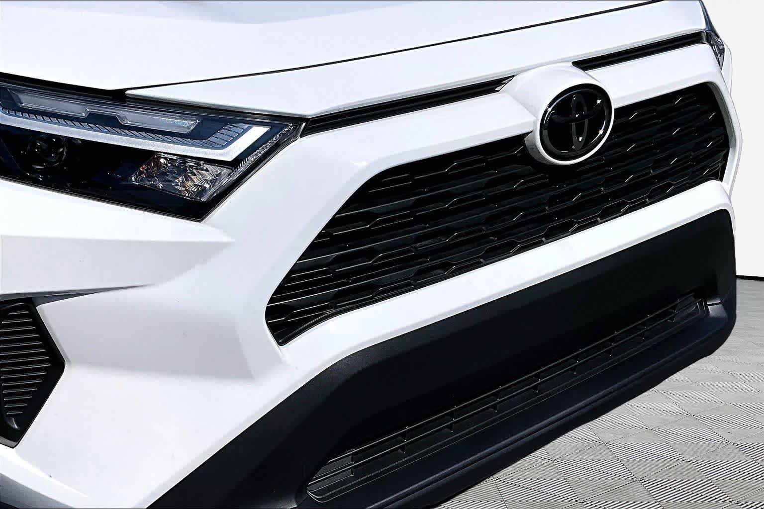 Certified 2024 Toyota RAV4 XLE FWD image 30
