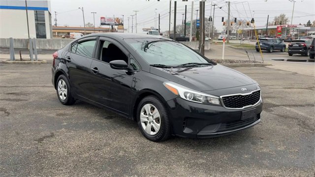 Used 2017 Kia Forte LX image 2
