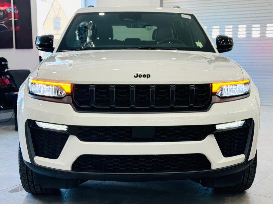 Used 2026 Jeep Grand Cherokee Limited image 2