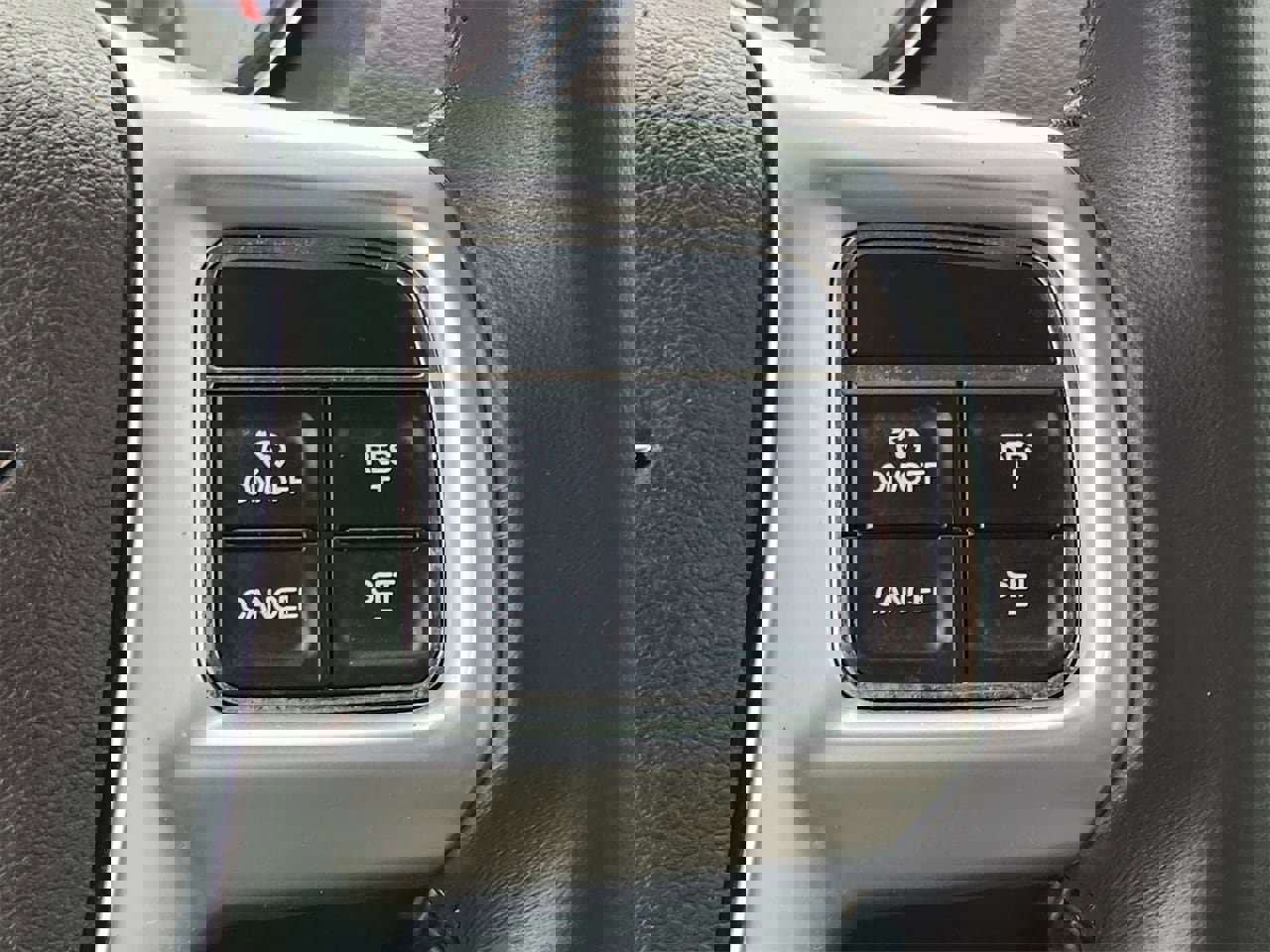 Used 2011 Chrysler Town & Country Touring-L image 27