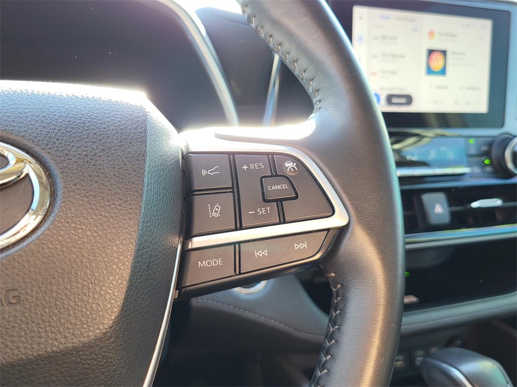 Used 2023 Toyota Highlander XLE image 24