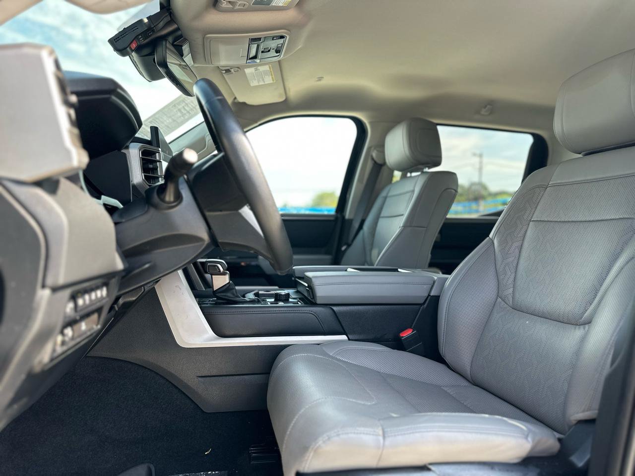 Used 2022 Toyota Tundra Limited w/ Power Package AWD/4WD image 9