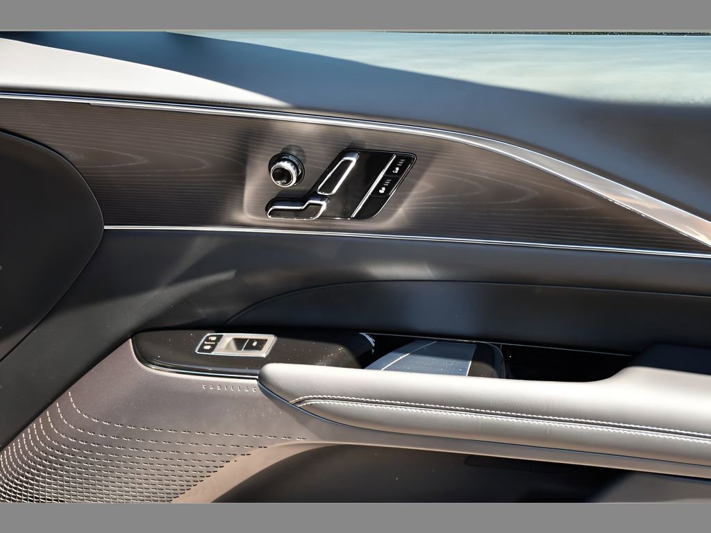 Certified 2024 Cadillac Lyriq Luxury AWD/4WD image 30