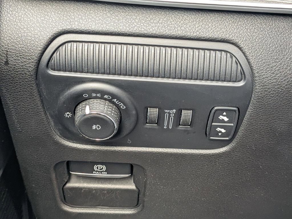 Used 2024 Jeep Wagoneer Series II w/ Flexible Seating Group image 25