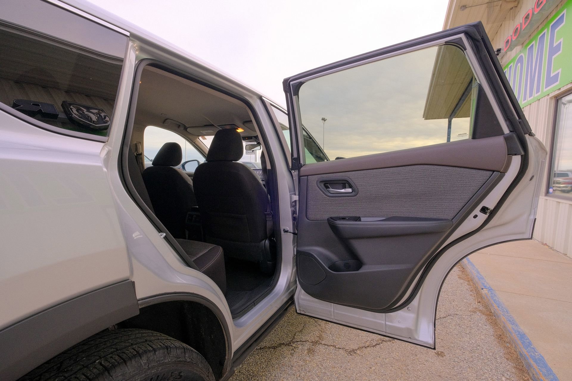 Used 2023 Nissan Rogue SV image 19