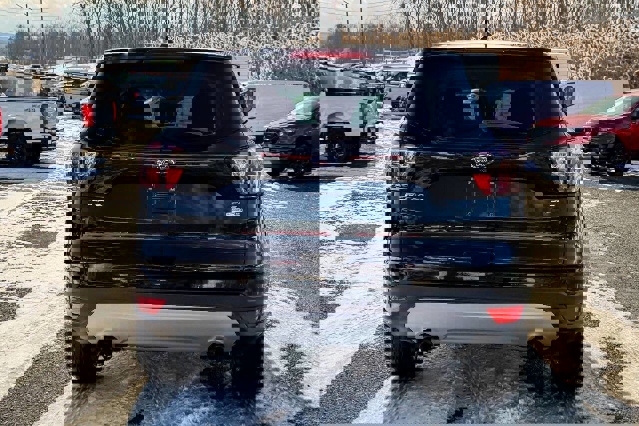 Used 2017 Ford Escape SE w/ SE Cold Weather Package image 4