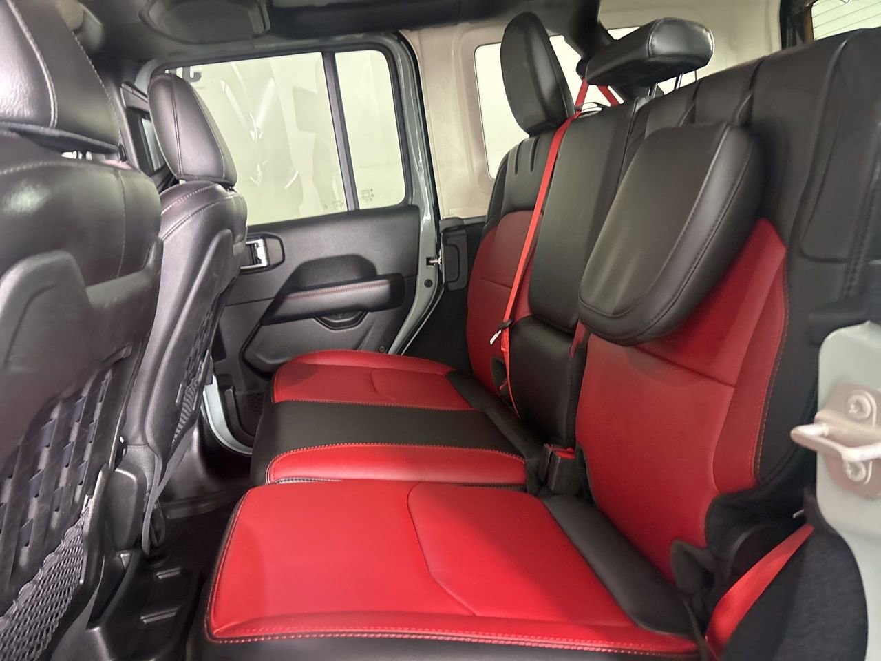 Used 2023 Jeep Wrangler Unlimited Rubicon 4xe AWD/4WD image 19