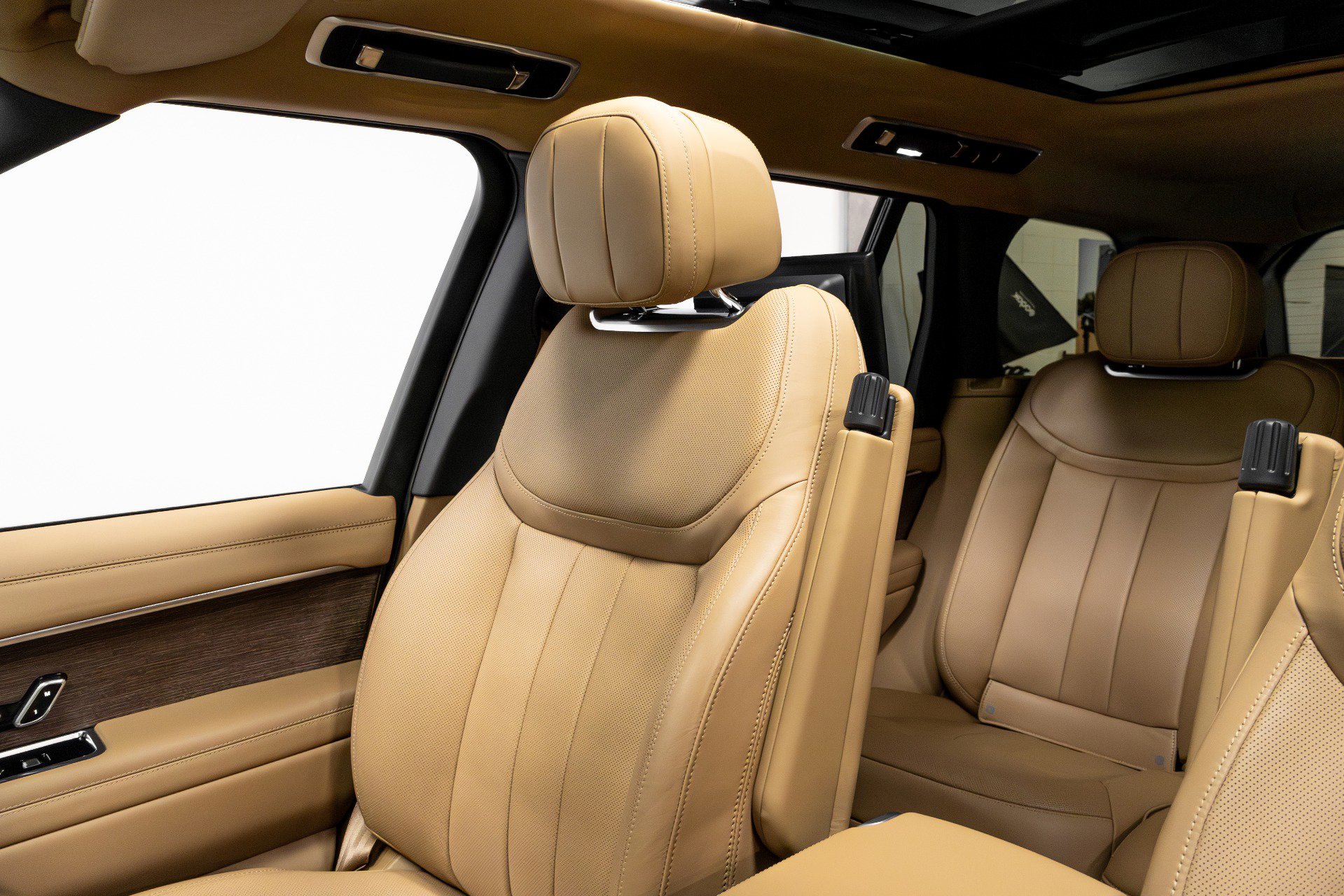 Used 2023 Land Rover Range Rover Autobiography image 11