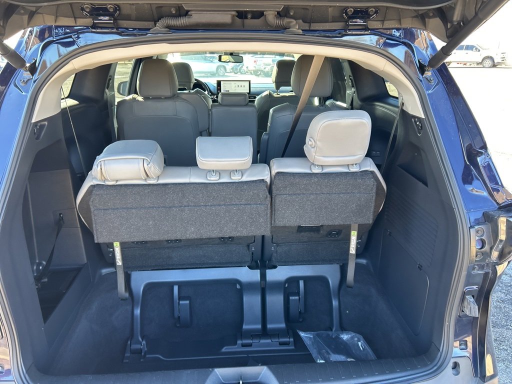 Used 2025 Toyota Sienna XLE image 24