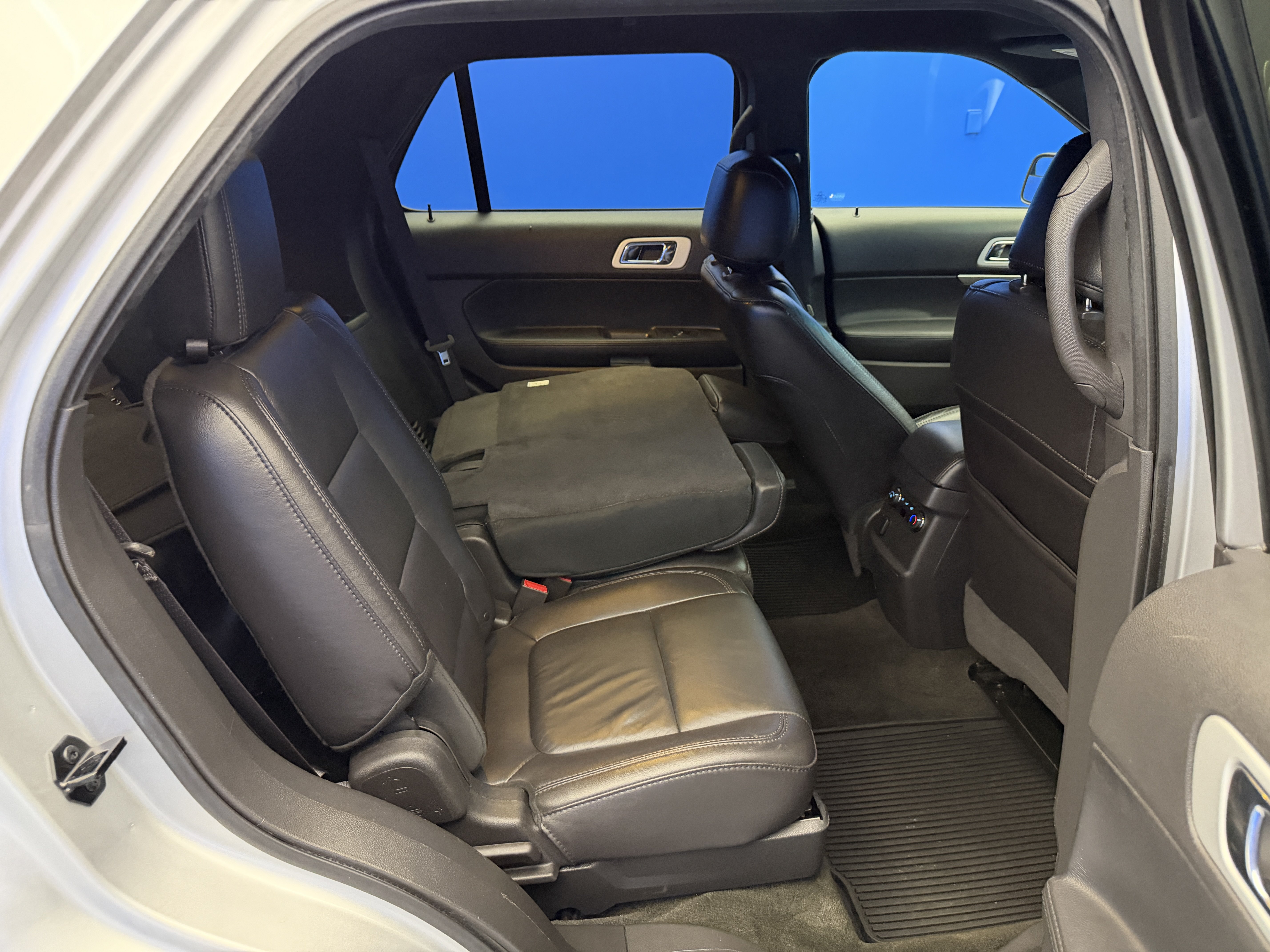 Used 2014 Ford Explorer XLT w/ Equipment Group 202A FWD image 24