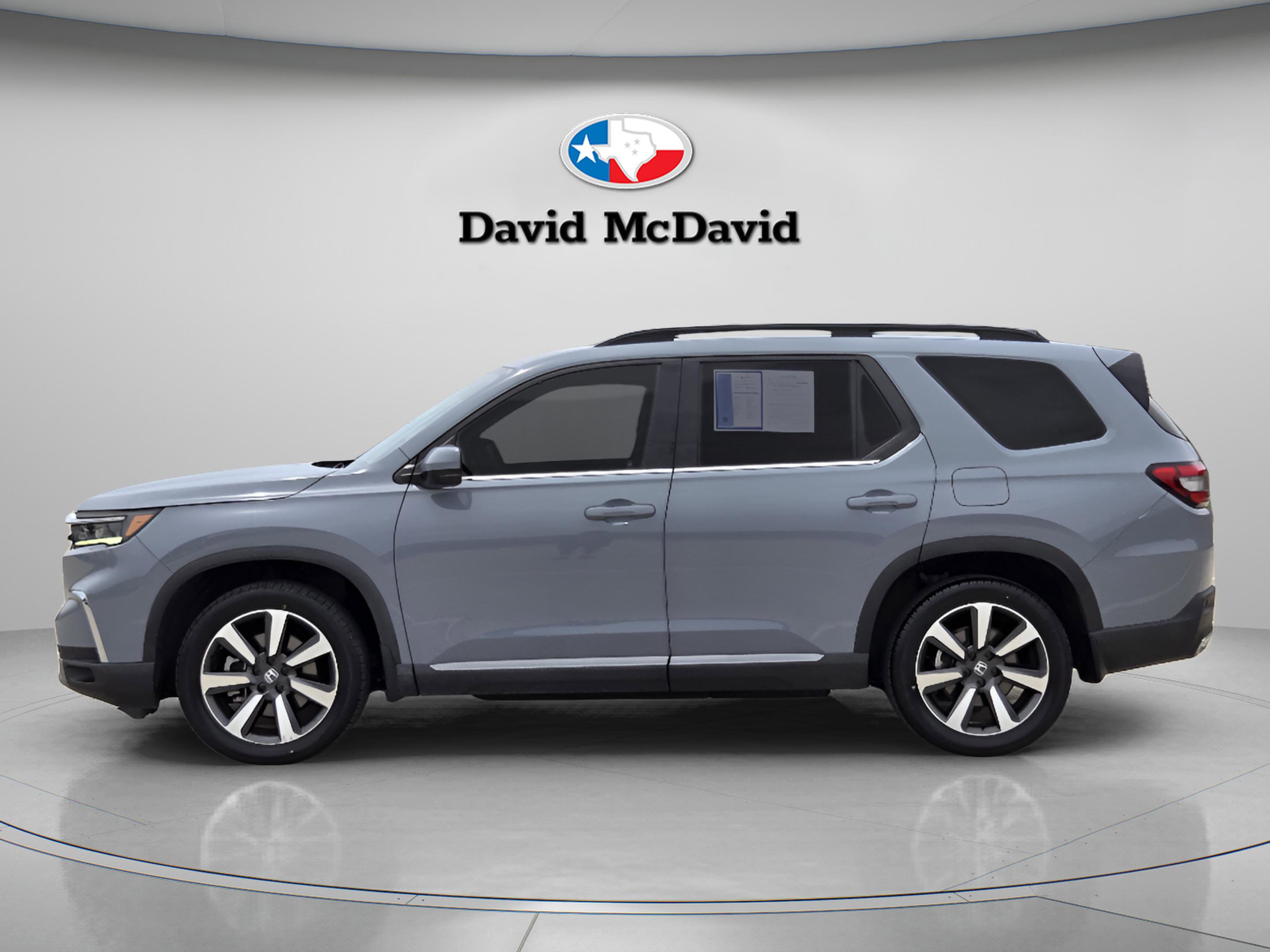 Certified 2025 Honda Pilot Touring image 2
