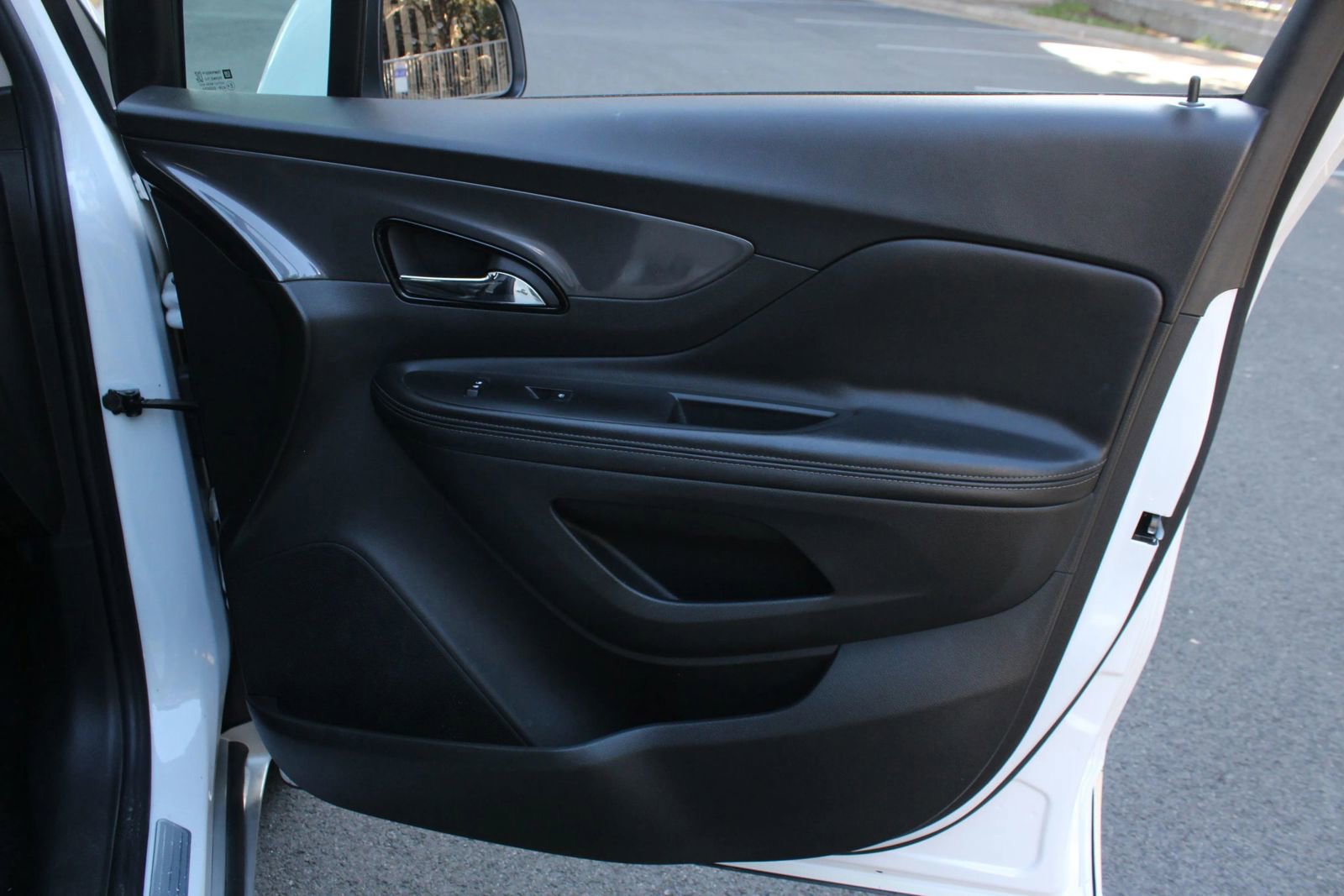 Used 2018 Buick Encore Essence image 27