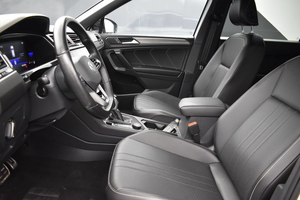 Used 2022 Volkswagen Tiguan SE R-Line AWD/4WD image 10
