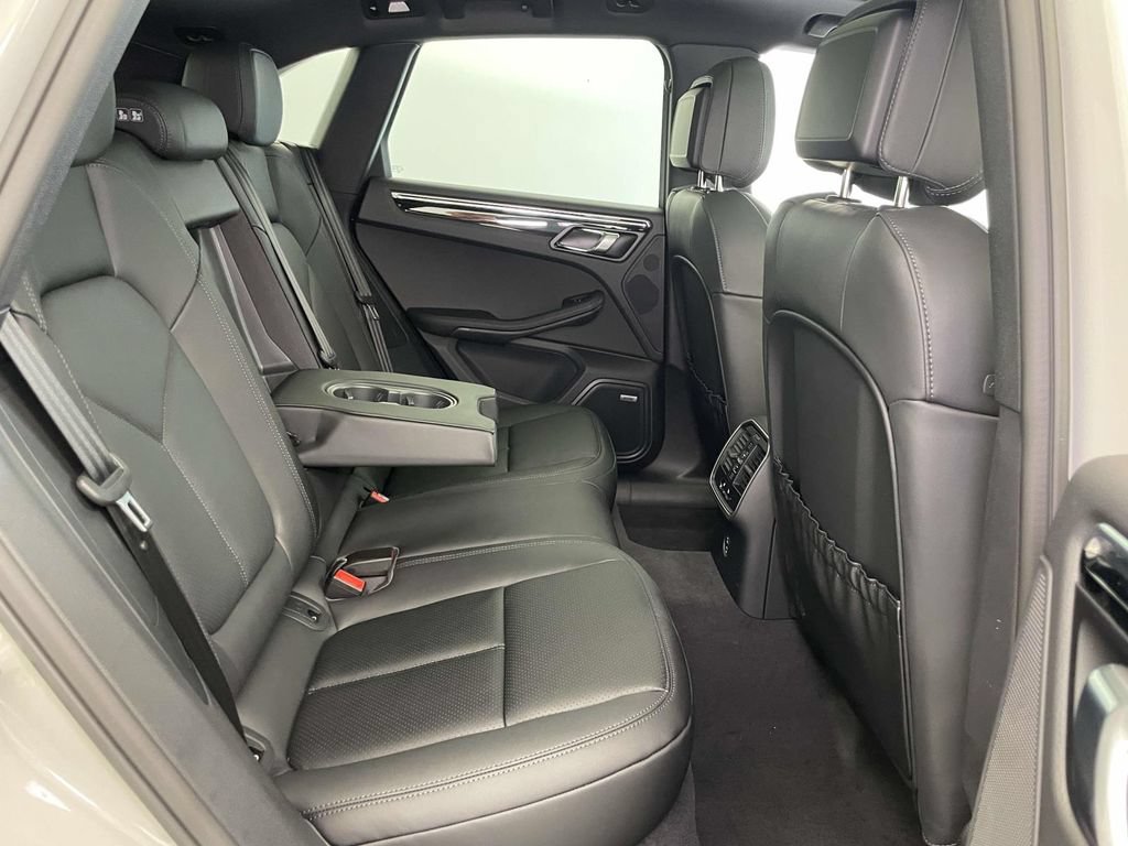 New 2026 Porsche Macan AWD/4WD image 21