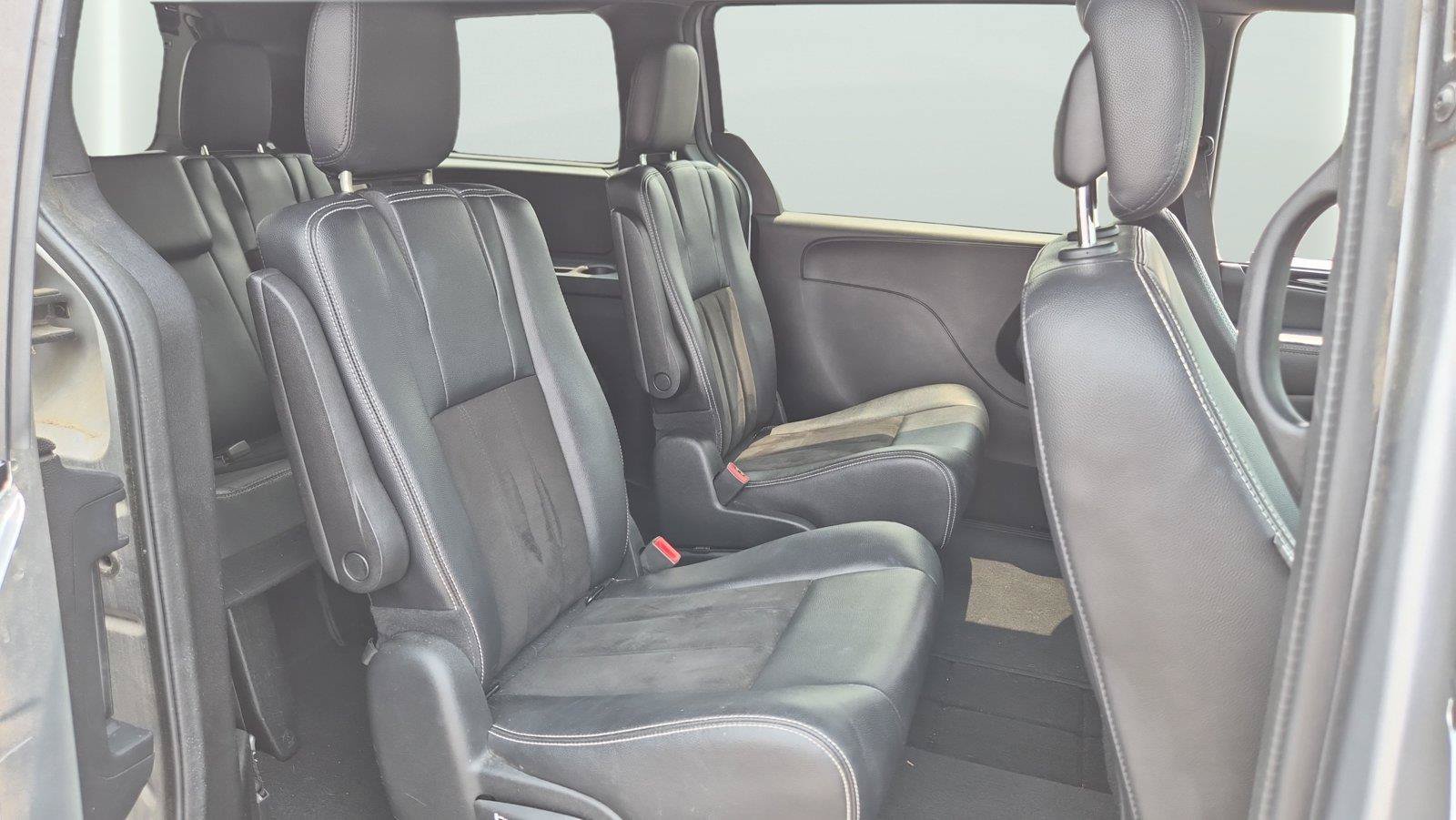 Used 2019 Dodge Grand Caravan SXT w/ Blacktop Package FWD image 15