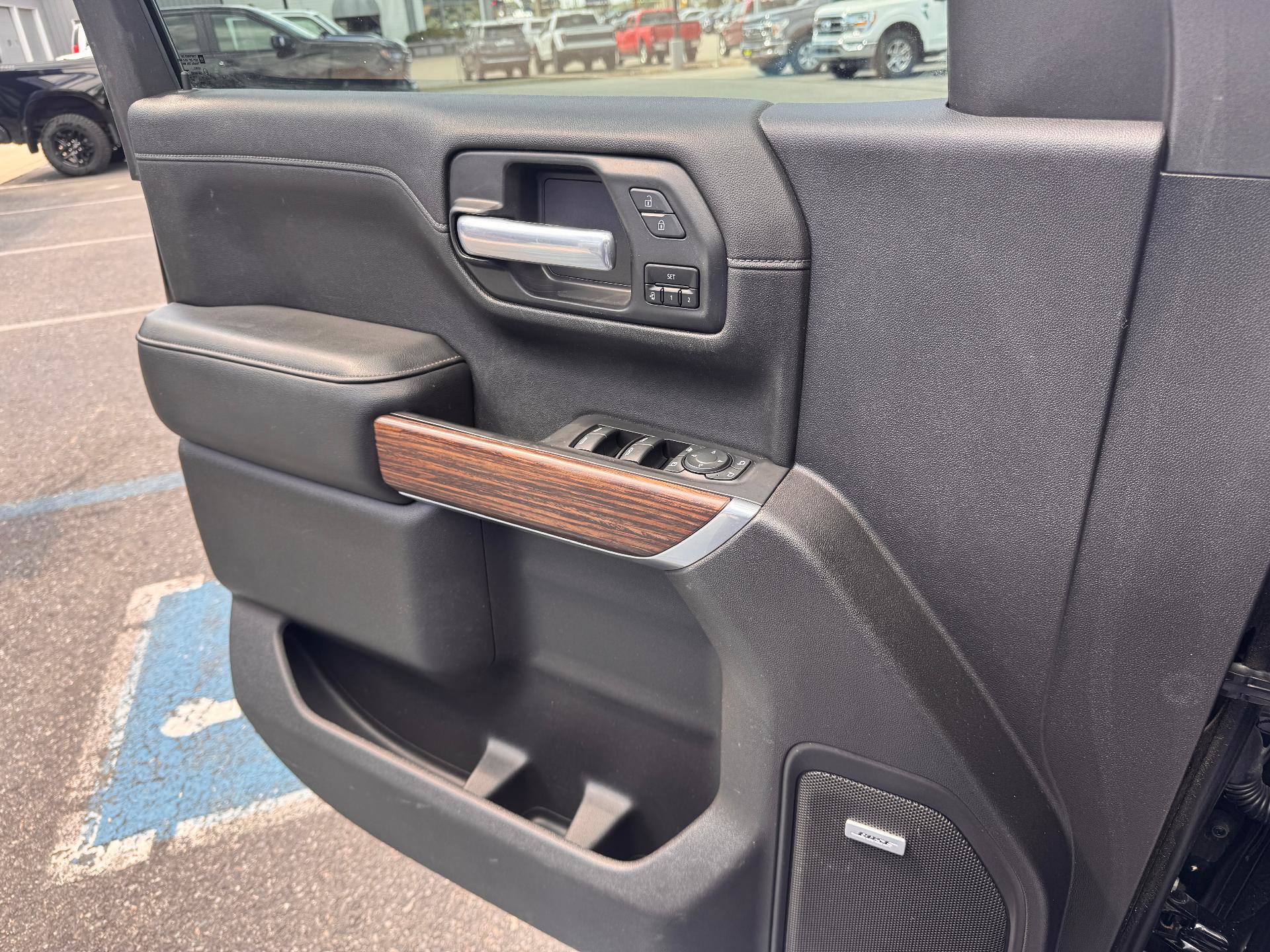 Used 2021 Chevrolet Silverado 1500 High Country w/ Technology Package AWD/4WD image 28