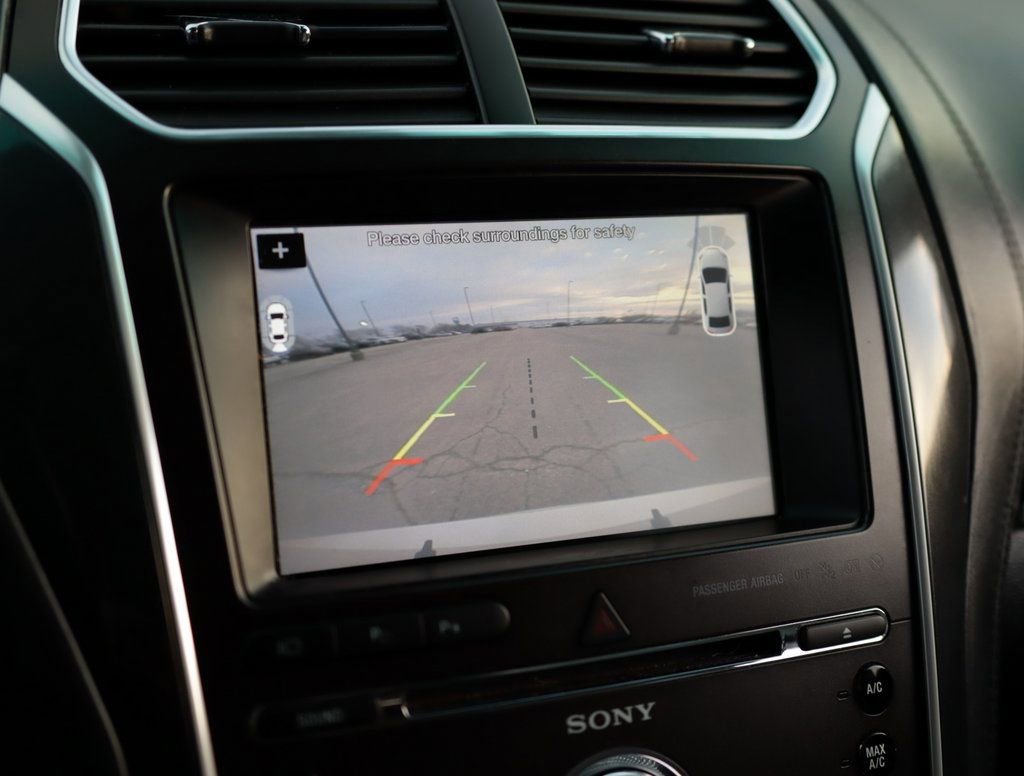 Used 2017 Ford Explorer Platinum image 15