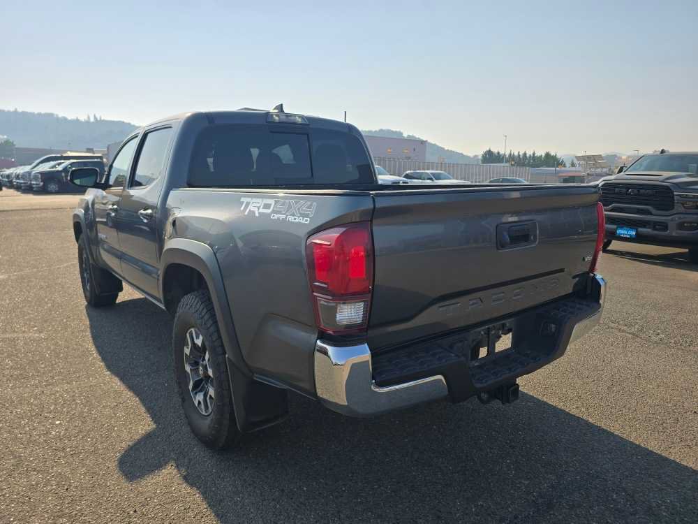 Used 2018 Toyota Tacoma TRD Off-Road AWD/4WD image 9