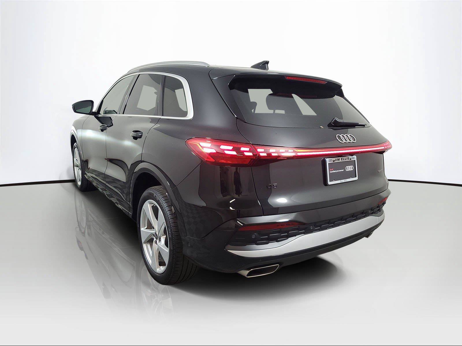 Certified 2025 Audi Q5 Premium w/ Premium Plus AWD/4WD image 4