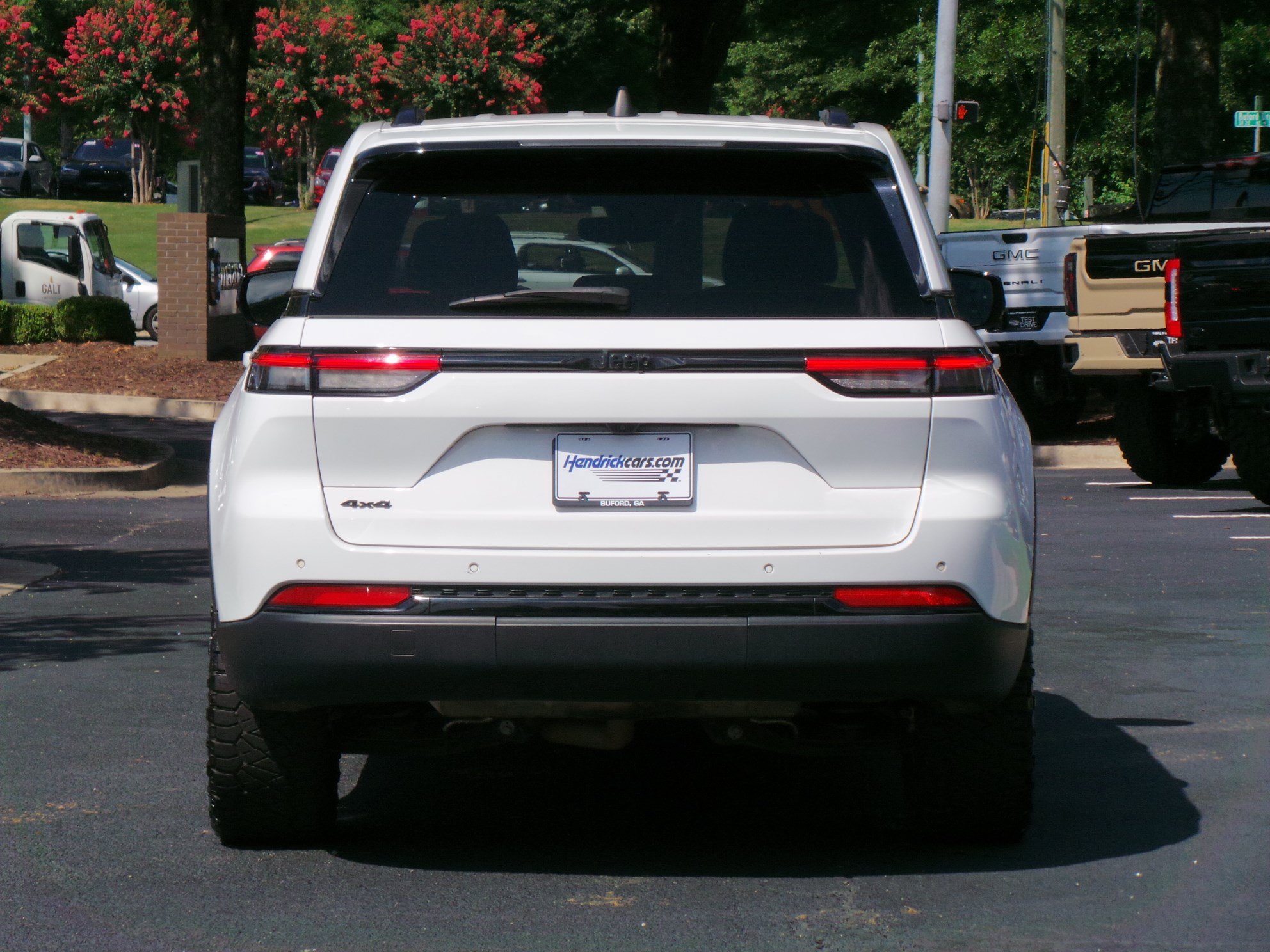 Used 2023 Jeep Grand Cherokee Altitude AWD/4WD image 21