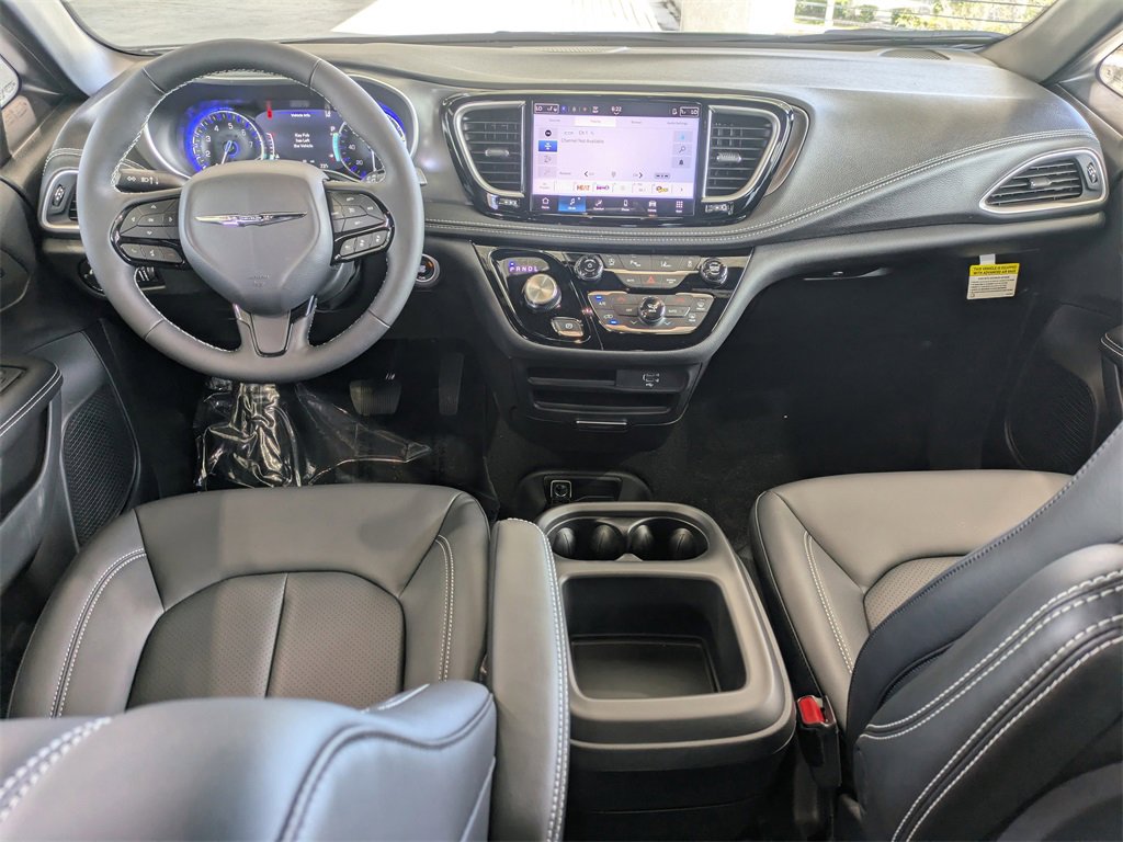 New 2026 Chrysler Pacifica Select image 16