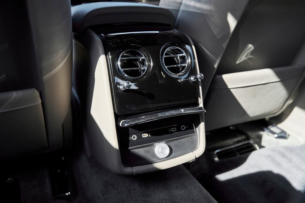 Used 2025 Rolls-Royce Phantom Sedan RWD image 62