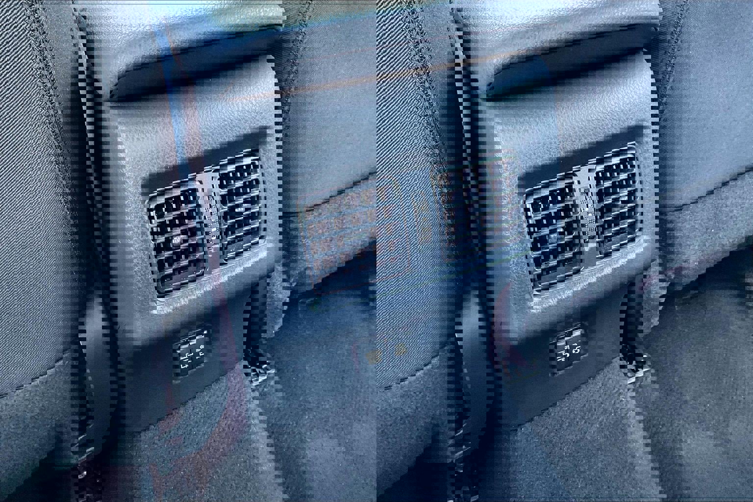 Used 2025 Toyota Camry LE FWD image 32