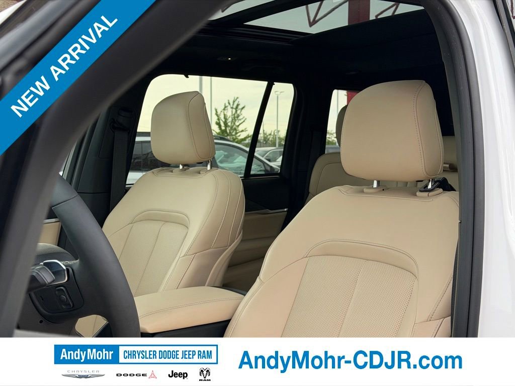 Used 2024 Jeep Grand Cherokee Limited w/ Luxury Tech Group II AWD/4WD image 8