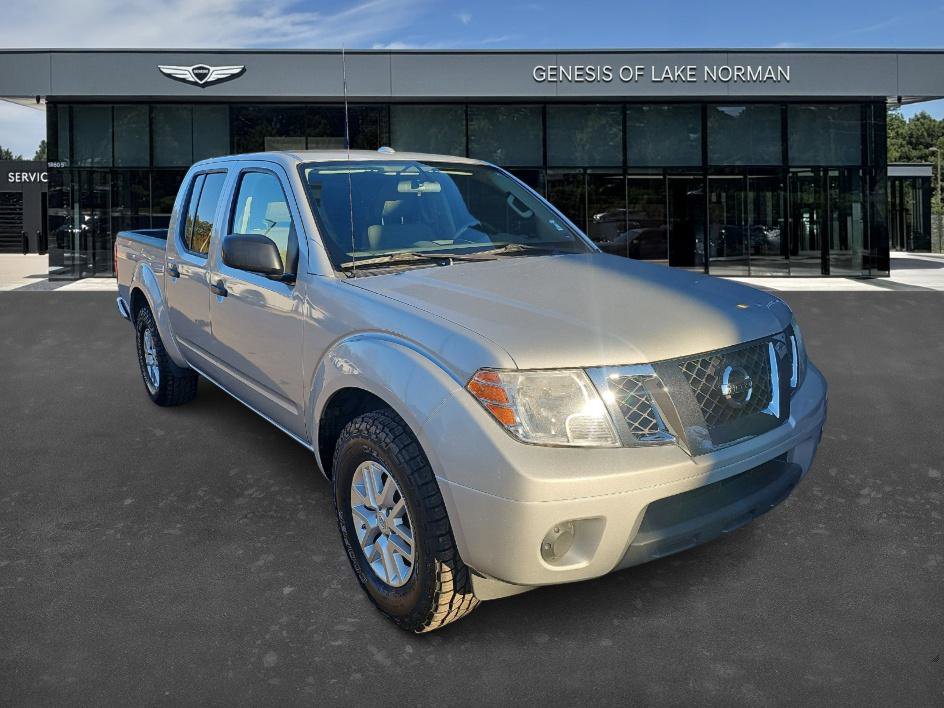 Used 2016 Nissan Frontier SV image 2